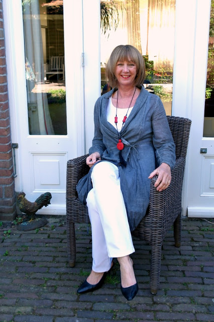 Grey tunic with white trousers - No Fear of Fashion