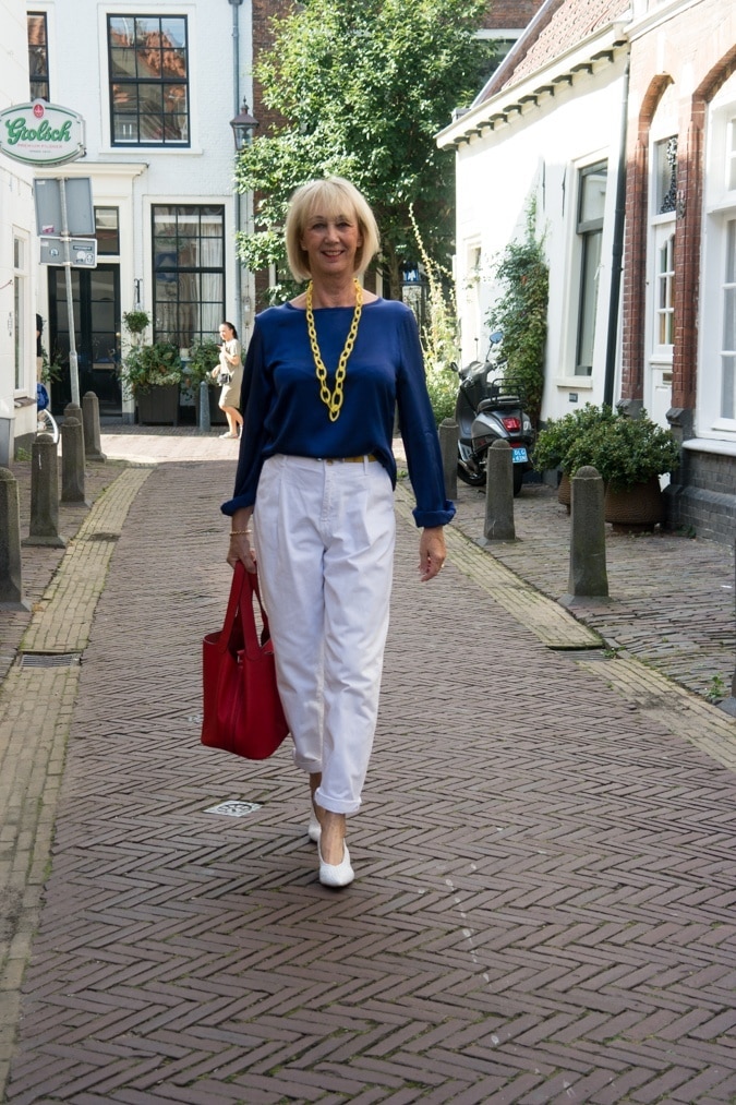 https://www.nofearoffashion.com/wp-content/uploads/2020/08/White-trousers-with-a-blue-silk-top-23.jpg