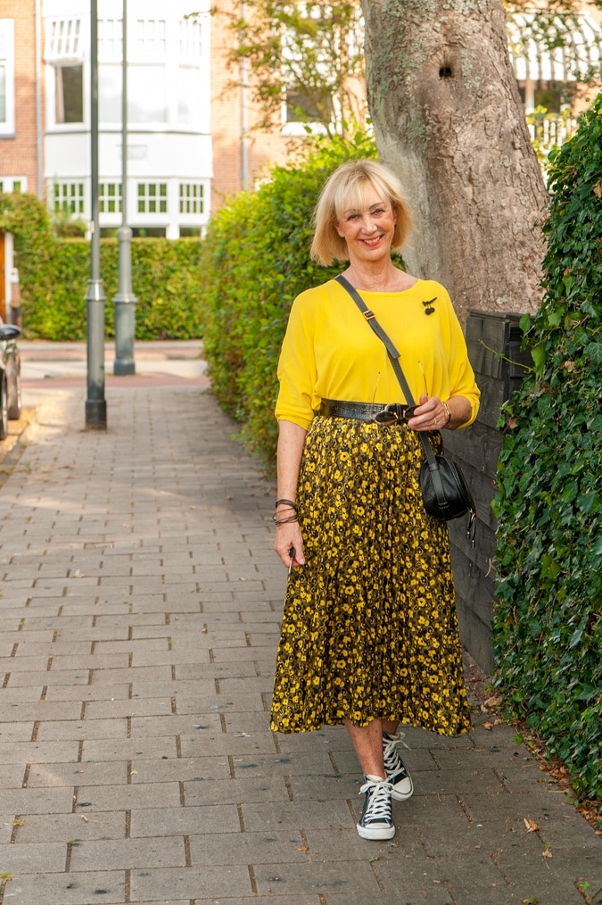 Yellow and black pleated skirt - No Fear of Fashion