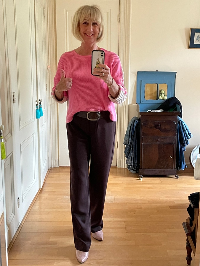 Wide brown trousers with a bright pink jumper