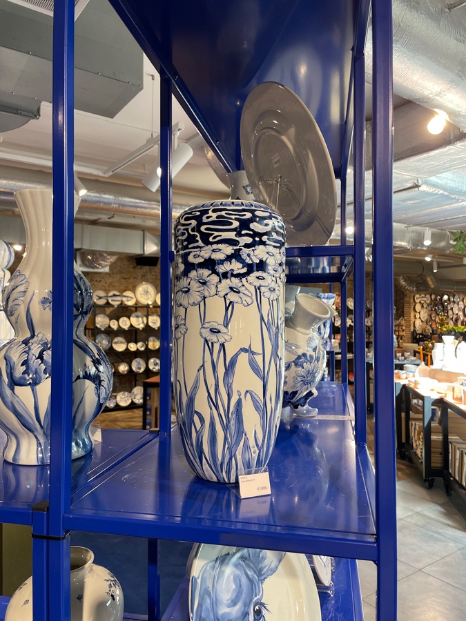 Delft blue porcelain vase