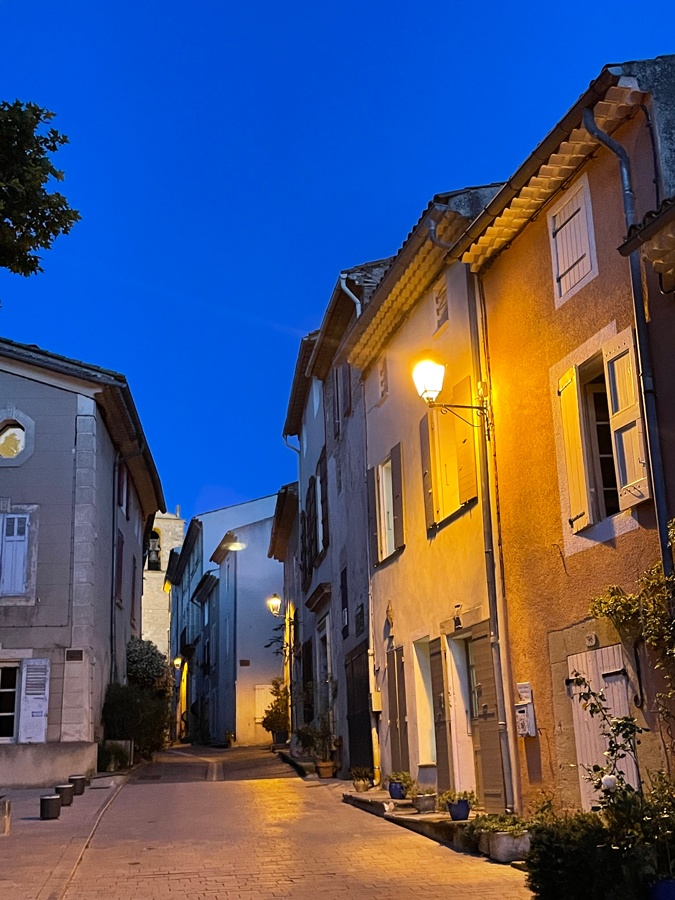 Cucuron by night