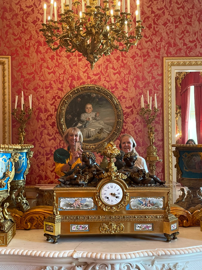 Marjolein and me photographed in a Royal Palace mirror