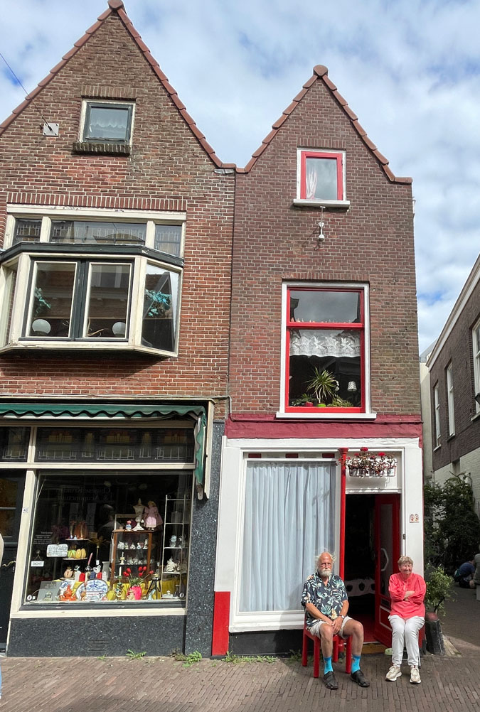 Smallest house in Haarlem and its occupants