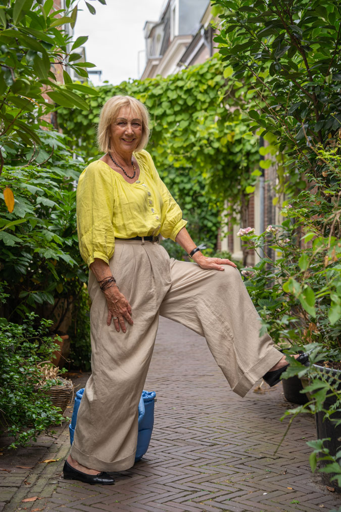 Wide linen trousers with lime yellow top